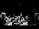 barcelona jazz orquestra
dani alonso trombon y direccio
saxos
victor de diego 
guim garcia
pep pascual 
xavier figuerola 
joan chamorro 

trompetes: 
iv� oll� 
dennis hern�ndez 
roqui albero 
juan de diego. 

trombons: 
jordi gim�nez 
josep tutusaus
sergi verg�s. 

piano: ignaci terrassa
contrabaix: manel �lvarez 
bater�a: jean pierre derouard 
ripollet noviembre 2008