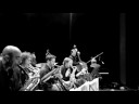 barcelona jazz orquestra
dani alonso trombon y direccio
saxos
victor de diego 
guim garcia
pep pascual 
xavier figuerola 
joan chamorro 

trompetes: 
iv� oll� 
dennis hern�ndez 
roqui albero 
juan de diego. 

trombons: 
jordi gim�nez 
josep tutusaus
sergi verg�s. 

piano: ignaci terrassa
contrabaix: manel �lvarez 
bater�a: jean pierre derouard 
ripollet noviembre 2008