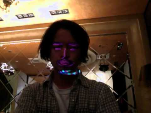 Daito Manabe et les projections vidéo sur son visage ! 0 Daito Manabe et les projections vidéo sur son visage !