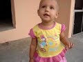 Anninha sapecando no quintal, correndo atr�s da maritaca