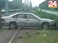 Zbog brze vo?nje zavr?io autom na pruzi tramvaja