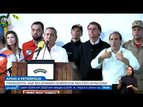 Bolsonaro sobrevoa áreas Petrópolis e anuncia medidas de apoio