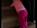 Jona wil de trap op (2)
