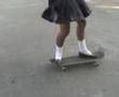 claudia + patineta?