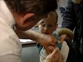Hea!: Dokter yn kilt jout griepspuit