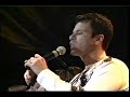 sacia minha sede
mate em mim tua fome
seja o meu ar
pra te respirar
a gente se consome
solte os teus sentidos
todos em minhas m�os
leves toques de pele
que aos poucos revelem 
segredos do teu cora��o
a noite vem depressa
n�o espere apagar a luz
v� se me alcan�a
gata mansa
me seduz
a noite vem depressa
nem precisa acender a luz 
v� se me alcan�a 
gata mansa
me seduz
