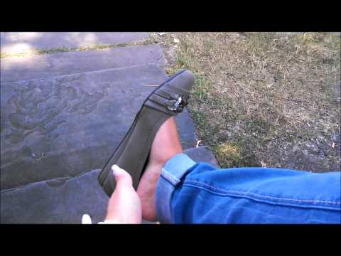 feet sniffing