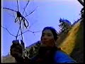 tout est dans le titre, a pied, en short et a v�lo, il saute d'un pont attach� a une simple corde d'escalade.