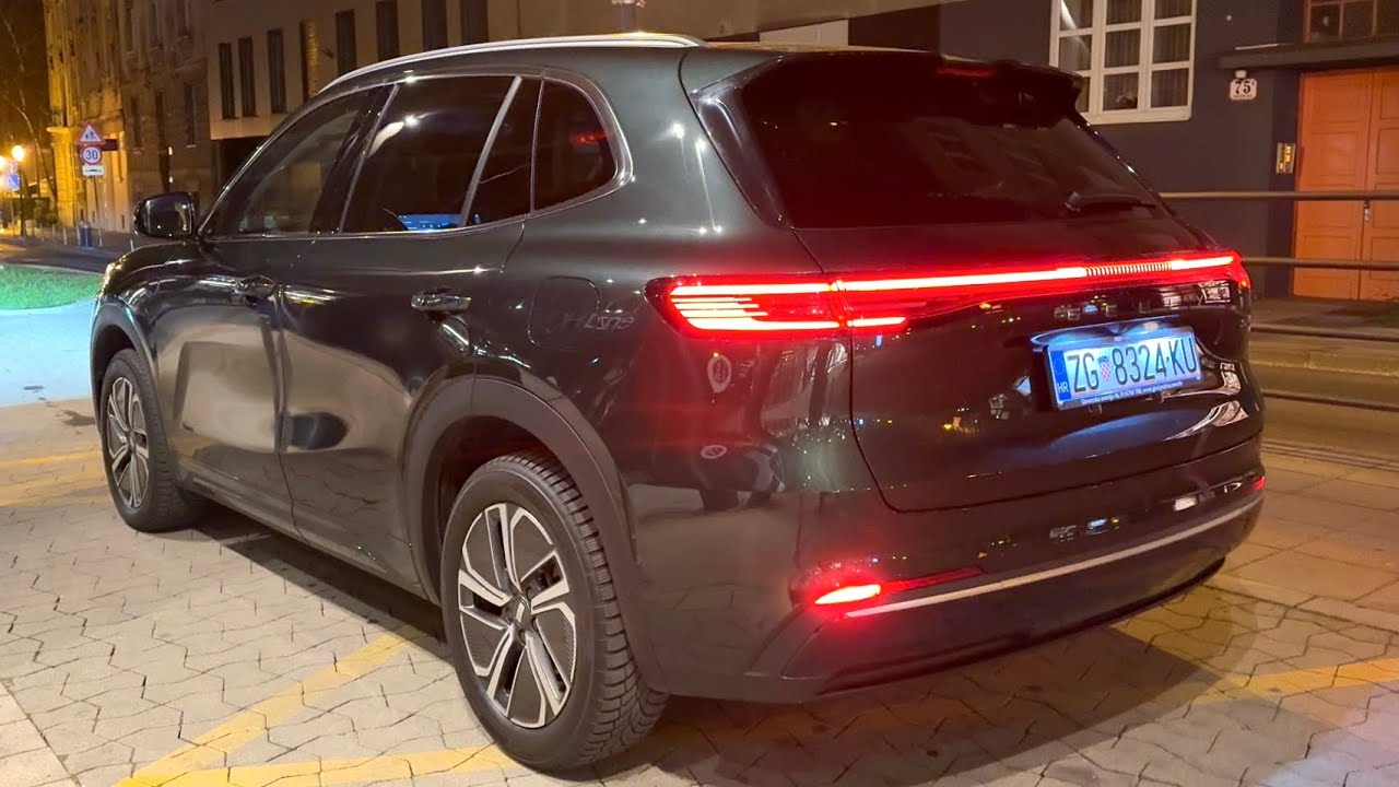 GEELY STARRAY EM-i 2026 (EUROPEAN model) at night - split LED lights, impressive AMBIENT lighting