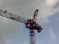 Er wordt een hijskraan gebouwd Er wordt een hijskraan gebouwd