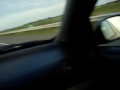 Een eend klapt op ons autoraam op de snelweg brrrrr...