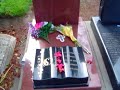 i didnt know that bruce lee and his son brandon lee were buried here in seattle washington...i went to their graves and took this video....

no sabia que bruce lee and brandon lee estaban entrrados aqui en seattle washinton...aqui esta el video