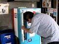 懐かしい瓶コーラの自販機