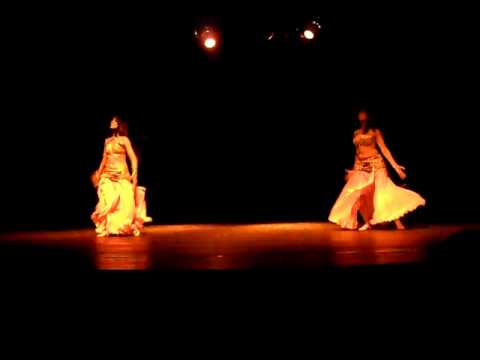 Al Mahara - Kerllen e Grazieli, representando o Estúdio Al Mahara na IX Mostra de Dança de Dourados, onde interpretam a musica ocidental (The Unfongiven, do Metallica) u...