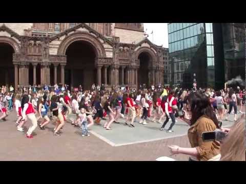 1D BOSTON FLASH MOB