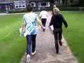 Dode rat gooien naar: Aydan, Nazrin, Sarah en Roos