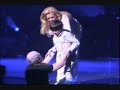 sylvie vartan chante encore une tr�s jolie chanson avec ses belles choristes jerryka jacques-gustave, carole rowley et sophie thiam. c'est en 1963 que brenda lee a chant�e my whole world is falling down ( mon monde entier est en train de tomber ) en anglais. plus tard la m�me ann�e, sylvie vartan a chant�e une version en fran�ais dont le titre �tait si je chante. la voil� ici, 45 ans plus tard, chantant cette merveilleuse chanson au palais des congr�s de paris ! les paroles en anglais � mon monde entier est en train de tomber � n'ont pas le m�me sens qu'en fran�ais � si je chante c'est pour toi �.

sylvie vartan sings another great song with her beautiful and talented backup singers jerryka jacques-gustave, carole rowley and sophie thiam. it was in 1963 that brenda lee sang my whole world is falling down in english. later that same year, sylvie vartan sang a french version titled si je chante (if i sing). here she is 45 years later singing this wonderful song at the palais des congr�s in paris! the meaning of the lyrics is quite different in the english version (