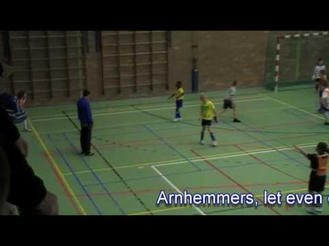 Zaalvoetbal in de winter, altijd leuk. F-pupillen mix-toernooi