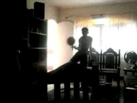 Humour (Literary Genre) - jogando frescobol com uma bola de futebol ate que... TAGS funny, jogo, humor,