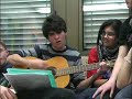 Clovis auf Gitarre (Quelqu'un m'a dit)