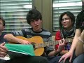 Clovis auf Gitarre (Quelqu'un m'a dit)