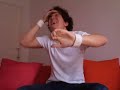 sur l'id�e de la air guitare(faire semblant de jouer de la guitare en faisant simplement n'importe quoi), la air bandas, c'est une bandas mim�e, sans instrument. vous me direz, quel int�r�t ici? l'int�r�t c'est de bruiter les instruments � la bouche, de faire un ensemble synchronis� de personnes qui apportent tous un petit quelque chose au tableau.
c'est d'avantage dans l'id�e de performer cette fois: 8 personnages, tous synchronis�s, tous r�agissant mutuellement aux actions de tel ou tel autre. c'est de l'ordre du d�tail, mais il a bien fallu mettre tout �a en place. 
alors, j'ai appel� �a 