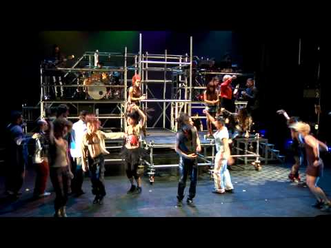 Ensaios de Galicia Caníbal, o musical. «Alégrame el día»