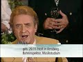g�nter wewel - aus der jugendzeit 2006

aus der jugendzeit aus der jugendzeit
aus der jugendzeit, aus der jugendzeit
klingt ein lied mir immerdar
o wie liegt so weit, o wie liegt so weit
was mein, was mein einst war!
was die schwalbe sang, was die schwalbe sang
die den herbst und fr�hling bringt
ob das dorf entlang, ob das dorf entlang
das jetzt noch klingt?

o du heimatflur, o du heimatflur
la� zu deinem heiligen raum
mich noch einmal nur, mich noch einmal nur
entfliehn, entfliehn im traum!
als ich abschied nahm, als ich abschied nahm
war die welt mir voll so sehr
als ich wieder kam, als ich wieder kam
war alles leer.