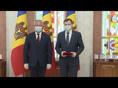 Igor Dodon a înmânat înalte distincții de stat unui grup de cetățeni ai Republicii Moldova