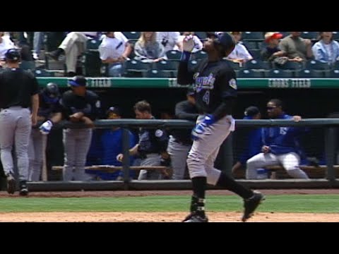 Video: Berroa opens the scoring with a solo homer