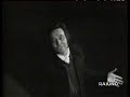 fred bongusto - il nostro amor segreto
il nostro amor segreto
ma che segreto e'
lo vede anche un bambino
che voglio bene a te.
basta veder come ti guardo
per capir la verita'
basta veder come mi perdo
se non ci sei,
se non sei qua.
purtroppo amore mio ti amo
accada quel che accada
io ti amo, io ti amo !
e' chiaro come il sole
e' scritto in faccia a me
che voglio bene a te...