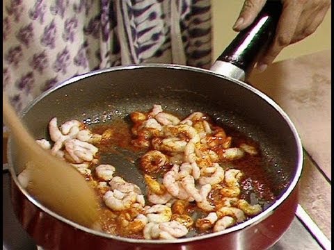 Jaffrey - Madhur Jaffrey provides step by step advice on how to prepare Tandoori Prawns. Click here to see the full programme: http://bit.ly/Z1Qd8m Watch more high qua...