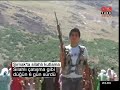 Savaş gibi düğün töreni VİDEO21 Temmuz 2008 14:116 gün 6 gece süren düğününe yaklaşık 15 bin kişi katıldı. Roket, Bixi ve Kanas marka ağır silahların kullanıldığı düğün söze gerek bırakmadı. İşte o anlar:Şırnak'ın Beytüşşebap ilçesinde, Süryanilerin düğününde, mermiler ve dolarlar havada uçuştu.Mecit-Estel Yaramış çiftinin 6 gün 6 gece süren düğününe yaklaşık 15 bin kişi katıldı. Roket, Bixi ve Kanas marka ağır savaş silahlarının sevinç gösterisi amacıyla kullanıldığı düğünde on binlerce mermi sıkıldı. Havaya sıkılan silahlar nedeniyle düğün alanında adeta savaş gürültüsü yaşandı.Düğün törenine binlerce davetli ve aşiret mensubu katıldı. 6 gün 6 gece süren düğüne katılan davetliler görkemli bir düğün törenine şahit oldu. Silahların hiç susmadığı düğünde adeta bir cephanelik harcandı. Özellikle aşiretleri karşılama ve uğurlamada silahlar ateşlenirken kullanılan silahların cinsi de bir o kadar şaşırtıcıydı. Roket, Bixi, Kanas, Kaleşnikof, M16 marka silahların yanı sıra tabancaların sevinç gösterisi amacıyla kullanıldığı düğünde silah sesleri hiç susmazken on binlerce mermi harcandı.6 gün 6 gece süren düğün töreninde 70 küçükbaş hayvan kesilirken, 1 ton pirinç, 1 ton salatalık ve domates, 4 bin ekmek, 40 kilogram çay ve 5 bin şişe su ve kola tüketildi. Yaklaşık 3 bin metrekare alan üzerine kurulan bin metre uzunluğundaki çadırın altında davetlilere düğün yemeği verildi. 10 kazan içinde aşçılar tarafından yapılan düğün yemeği yaklaşık 10 bin kişiye dağıtıldı. Muhteşem düğün töreninde geline ve damada binlerce euro ve YTL dağıtıldı.Oğlunu evlendiren Suryani Muhsin Yaramış ve gelinin Babası Çetin Yaramış, yöresel ve aşiretsel gelenekler gereği düğünlerde genellikle havaya ateş edildiğini hatırlatarak, 