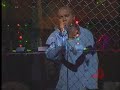 gravado no pal�tra it�lia (palmeiras)
no dia 19 de setembro de 2005
no show s�o paulo rap festival

a hist�ria se iniciou em 1977
com uma bela mo�a do nordeste, cabra da peste
que se apaixonou por um cara de black ,que segue
o estilo e o jeito dos 5 sujeitos irm�os jack.
passaram 2 anos fizeram planos, concretizaram
distribu�ram convites pros manos e se casaram
um ano passou muito r�pido, mais que raio
foram atropelados juntos na 23 de maio

3 meses internada no hospital s�o paulo
com dor, que horror, desenganada pelo doutor
fraturas m�ltiplas por todo seu esqueleto
e o doutor dizia que n�o tinha mais jeito
disse pra m�e daquela mo�a para doar as suas roupas
que a probabilidade de vida era bem pouca
e a m�e da paciente que estava quase louca, afoita
pra que deus curasse logo a sua mo�a
e como uma lou�a quebrada, l� estava rec�m-casada desenganada,
imposs�vel de ser restaurada, no leito sem jeito
pra profissionais da medicina
mas um milagre estava para acontecer em sua vida

pode um milagre enfim (enfim), acontecer
quando voc� acreditar (acreditar), acreditar
� s� voc� crer

desentubada foi pois come�ou a respirar
sozinha naquela sala que cheirava muito mal, estava mal, que cheiro mal
mais isso n�o importava, o cheiro n�o era nada em rela��o ao principal
cirurgias com uma certa emerg�ncia,
cr�nio, perna leta, f�mur, bacia urg�ncia
rasparam sua cabe�a, estava quase cega
quando ela abriu os olhos, estava com amn�sia
mais com 20% de melhora, teve que ir embora
recebeu alta para ceder a vaga rara a outra senhora
o doutor arrumou uma cadeira de rodas e um par de muletas pra locomo��o pra fazer os exames de semana em semana tinha raio x
e o seu marido que no acidente s� quebrou a perna
estava em casa muito tempo esperando por ela

depois de 3 meses ela voltou ao hospital
dizendo ao m�dico que estava atrasada sua regra menstrual
disse tamb�m que estava com suspeitas de estar gr�vida
s�tiras h�! o doutor disse - s� se for m�gica
fizeram alguns exames de gravidez
e foi comprovado positivo de 1 m�s
e o feto que tinha sido feito recente
ajudando a paciente na recupera��o do acidente
produzindo horm�nios mais rapidamente
sua mente voltou ao normal, e o pessoal dizia
entende tire o feto deficiente se a crian�a nascer voc� vai ter problemas pra sempre
e o m�dico pediu pra ela optar crian�a ou o tratamento
porque eram muito fortes os exames e medicamentos
e disse mais que se a crian�a nascesse teria problemas mentais, f�sicos e se n�o morresse e que no dia do parto
ela tamb�m poderia chegar a morrer
mentira, um milagre estava pra acontecer em sua vida

pode um milagre enfim (enfim), acontecer
quando voc� acreditar (acreditar), acreditar
� s� voc� crer

alguns meses depois
ela estava preparada
j� na mesa do parto com muita dor e preocupada
hospital s�o paulo 22 anos antes do penta, dia 9 de abril 1980
nasce a crian�a com sa�de, forte estava
ningu�m acreditava, o m�dico at� chorava
pois ele acompanhou aquela mulher que teve f�.
que bateu o p� e acreditou no deus do c�u que a honrou
e a crian�a foi crescendo com o tempo zuera at� umas hora
deixava as tias com cabelo branco pro alto na escola
umas desciam do salto alto, outras nem dava bola
um dos mais inteligente da sala de aula

sua inf�ncia foi bem vivida na rua era da hora
at� ver seu pai j� ausente, que de casa foi embora ficou muito rebelde, em meio sua adolesc�ncia, come�ou a usar drogas por m�s influ�ncias
mas num certo dia por um sonho sua vida ia mudar
pois deus estava prestes a por seu plano em pr�tica
at� que enfim o dia chegou estava tudo preparado
e no sonho deus dizia que estava muito preocupado
pedia pra eu pedir perd�o por todos meus pecados
e eu sentia tudo aquilo como se fosse acordado
fiquei arrepiado, acordei desesperado
encontrei o esperado, me coloquei ajoelhado
aceitei a jesus como senhor e fui tocado
pelo esp�rito santo que por deus foi enviado
a partir daquele dia tenho andado com o cristo
pois reconhe�o que minha vida � um milagre desde o in�cio
� s� voc� crer, voc� crer

pode um milagre enfim (enfim), acontecer
quando voc� acreditar (acreditar), acreditar
� s� voc� crer, voc� crer, voc� crer, voc� crer
