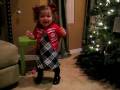videos de T turns on the music and dances