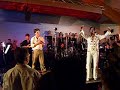 rockig ging es am 31.5.08 in hamburg zu: zusammen mit shelvis 
und fabio men�ndez spielen die jungen symphoniker
hamburg + friends ein 70er-jahre-konzert des king of
rock'n'roll nach.