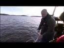 att sl�nga saker i havet �r inte bra. om man inte g�r det f�r att v�cka uppm�rksamhet. men bara man plockar upp efter sig.