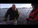 att sl�nga saker i havet �r inte bra. om man inte g�r det f�r att v�cka uppm�rksamhet. men bara man plockar upp efter sig.