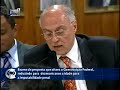 O senador Eduardo Suplicy, que votou pela manutenção da maioridade penal aos 18 anos, acompanhando os votos dos senadores Aloízio Mercadante e Patrícia Saboya, fez o que se pode chamar de uma argumentação chamativa. Depois de recitar versos de Patativa do Assaré, o senador encerrou sua 'fala', cantando -- e latindo - um rap dos Racionais Mc.