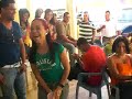 JUGANDO A LA SILLITA EN SANTIAGO (SOLOESTILO.COM)