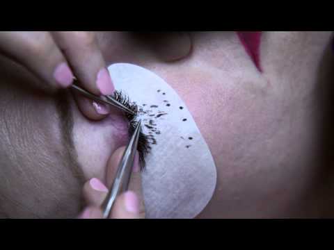 how to trim eyelash extensions