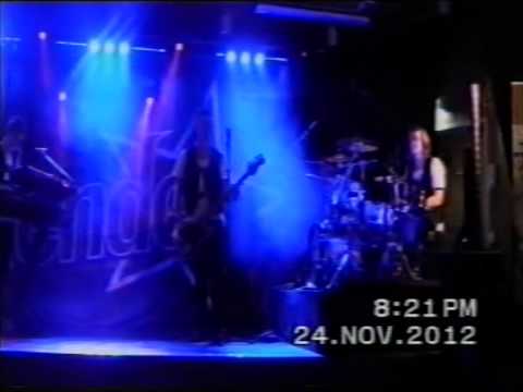 dansband - STATUZ Ett nytt Ungt Dansband på väg Som här visar sina musikaliska färdigheter.