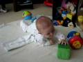 videos de Reagan crawling around