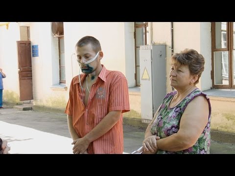 Info - http://www.zhitomir.info/news_137196.html Мама 22-річного Олександра Вознюка, якому 4 липня в бою під Луганськом відірвало нижню...