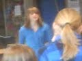 behinderte klasse am singen