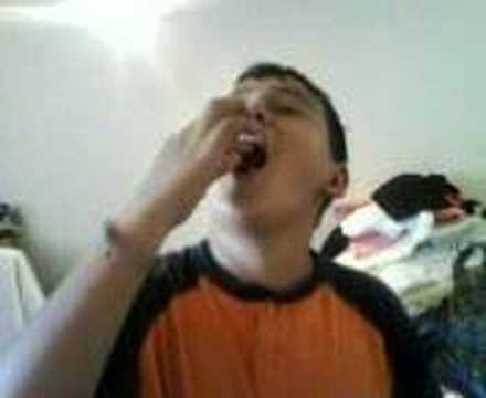 chico come gel ahora kome kroketas!