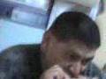 CALERO COMIENDO DESEPERADAMENTE