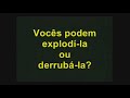 Meninniha tentando demolir a escola! (Com os professores dentro