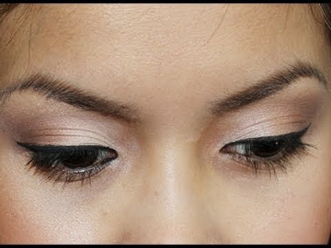 how to trim eyebrows using blade