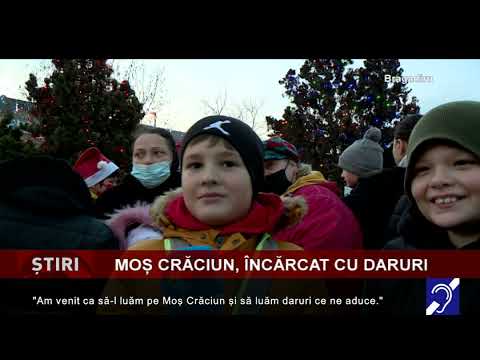 Moș Crăciun, încărcat cu daruri